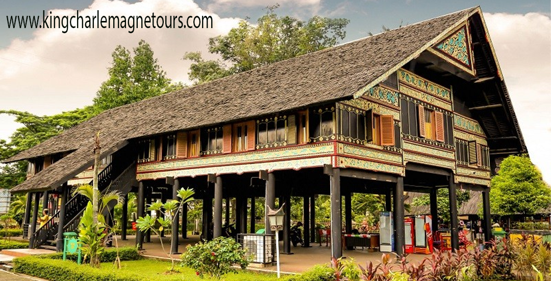 Rumah Adat Krong Bade Simbol